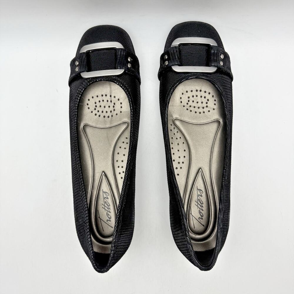 Trotters Womens Sizzle Flats US 7 Narrow EU 37.5 Black Leather Slip On NWOB - Picture 11 of 13